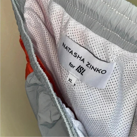 Natasha Zinko For ISL Women’s Athletic Shorts Size XL Gray Red - Picture 3 of 3